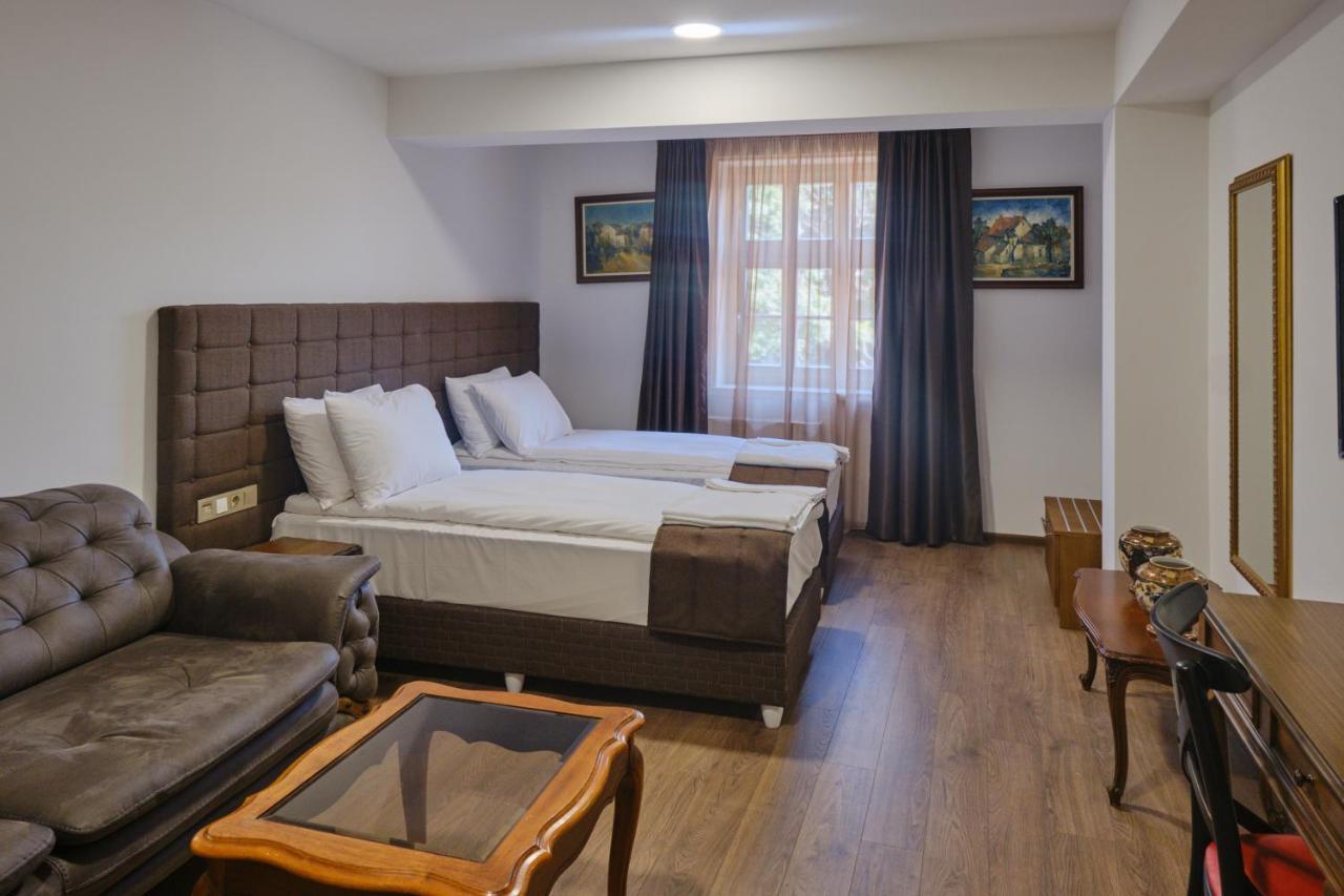 Hotel Splendid Pleven Exterior photo